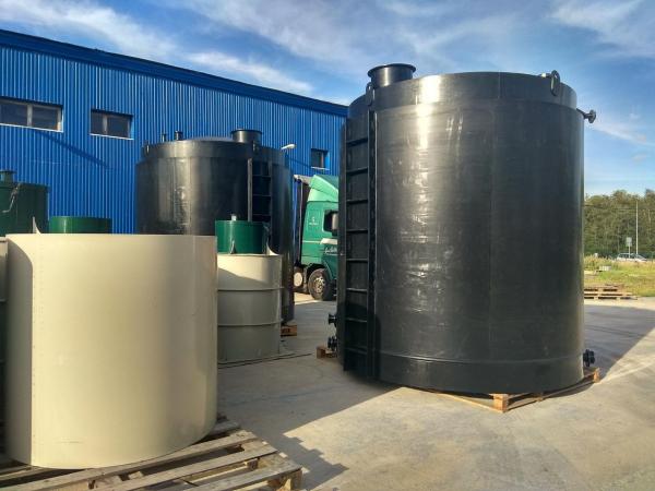 Емкость цилиндрическая вертикальная из полиэтилена (ПНД) ,  18 м3 (с двумя стенками и наклонным дном)